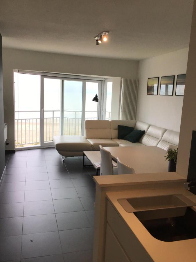 Marjolaine Zeezicht - Nieuwpoort-Bad Met Gratis Garagebox Apartment Luaran gambar
