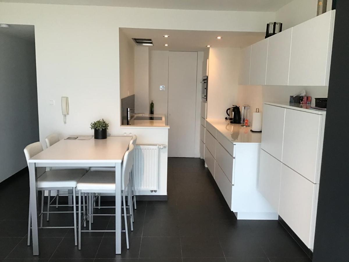 Marjolaine Zeezicht - Nieuwpoort-Bad Met Gratis Garagebox Apartment Luaran gambar