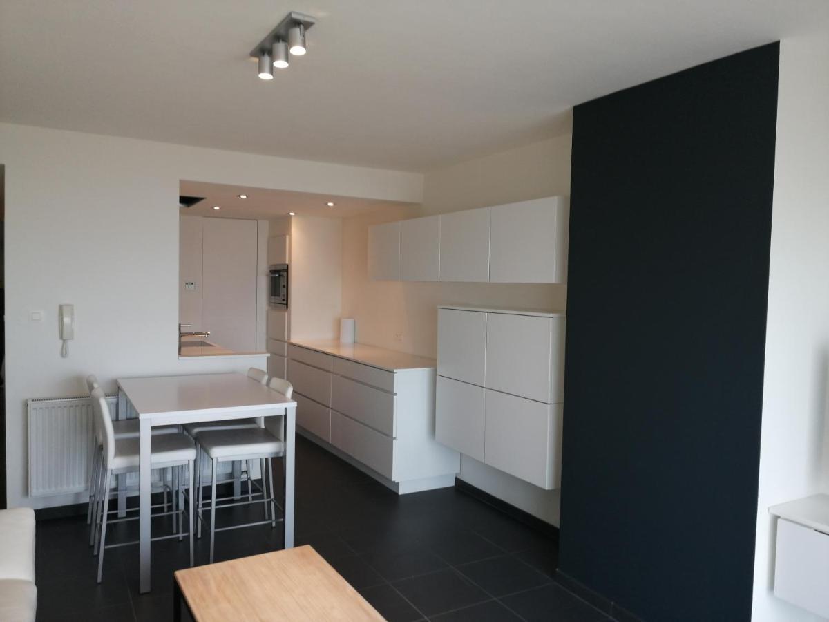 Marjolaine Zeezicht - Nieuwpoort-Bad Met Gratis Garagebox Apartment Luaran gambar